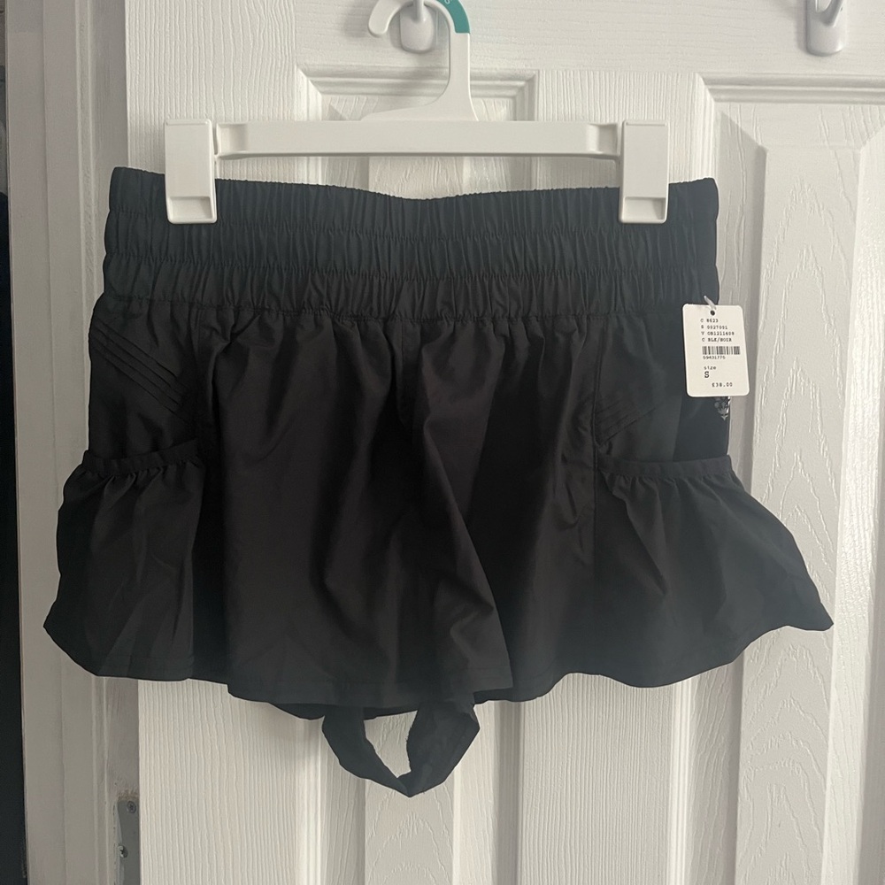 NWTs Free People Get Flirty Running Shorts, size Small